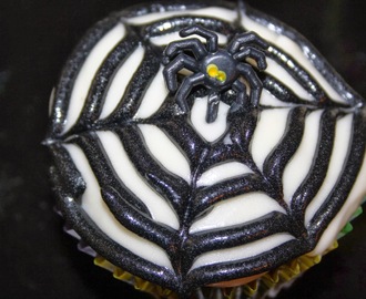 Halloween tuplasuklaa kuppikakut cupcaket