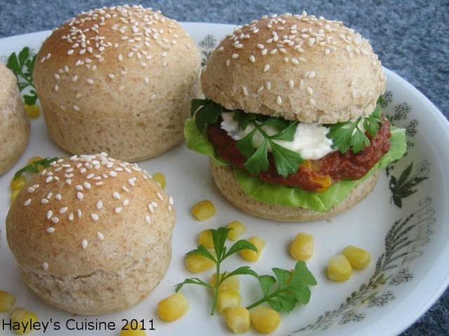 Kotikutoiset, mutta katu-uskottavat hampurilaiset - Homemade hamburgers
