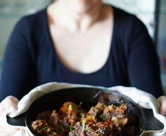 Pitkään hautunut häränhäntäpata | Delicious ox tail stew