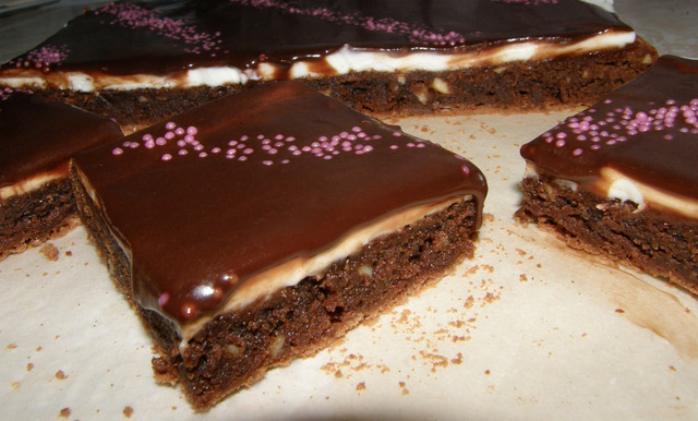 Mascarpone-suklaa browniet