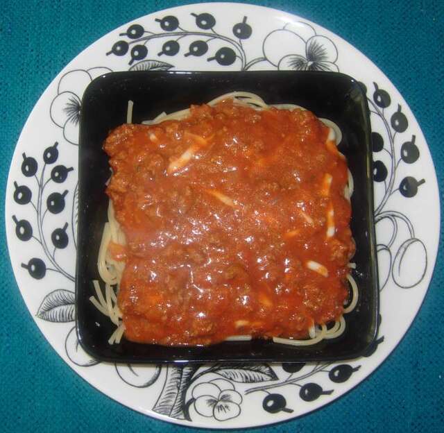Spagetti bolognese sauvajyväsen tapaan = herkkukastike