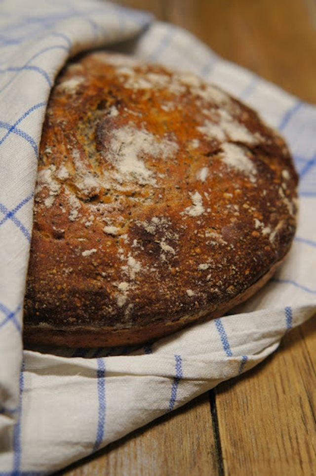 Vaivaamaton rautapataleipä -parasta ikinä! / No knead bread in Dutch oven -the best bread ever!