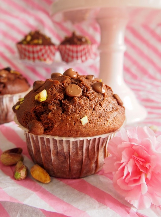 Chocolate Pistachio Muffins - Mehevät suklaa-pistaasimuffinit