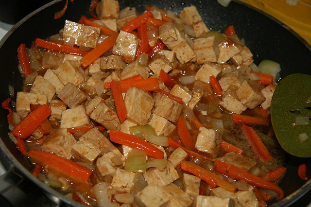 Super hyvää tofua maapähkinäkastikkeessa