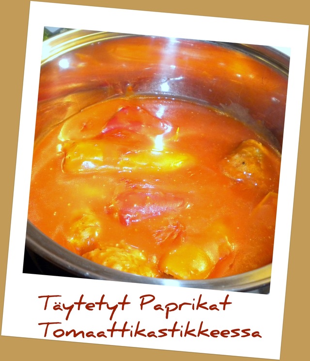 Täytetyt Paprikat Tomaattikastikkeessa