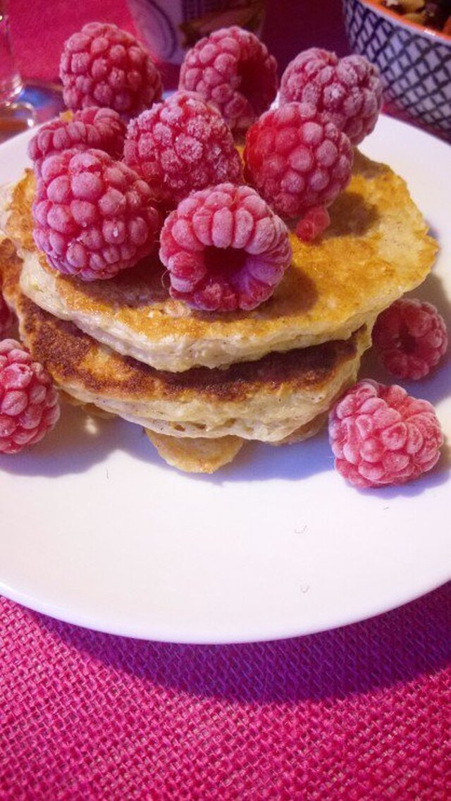 Maailman parhaat pannukakut (gluteeniton, sokeriton, ilman banaania!) ja muutama sananen mehustuksesta