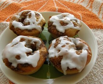 Quick and Easy Cinnamon Bun Muffins