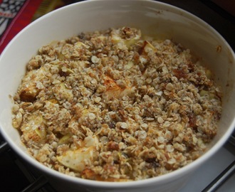 Baked ''apple pie'' oatmeal