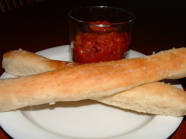 Olive Garden breadsticks and marinara sauce