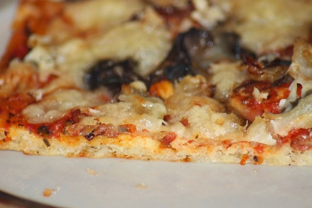 Rahkapohja uunipellilliselle pizzaa