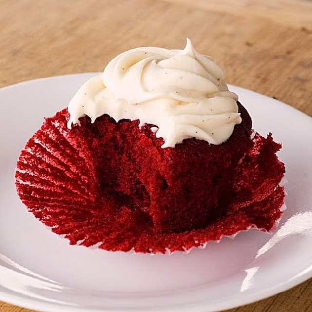 Hätähousujen low carb Red Velvet Cupcakes
