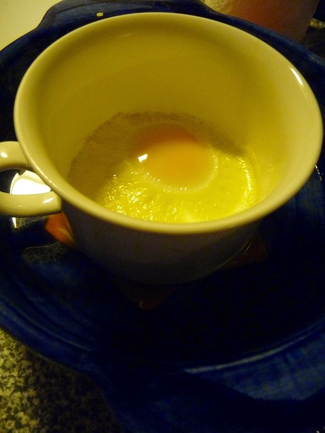 Oeufs en cocotte- kananmunia teekupissa
