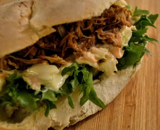 Pulled pork pitaleivät