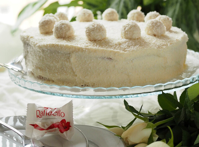 Raffaello-kakku on kookoksenystävän unelma