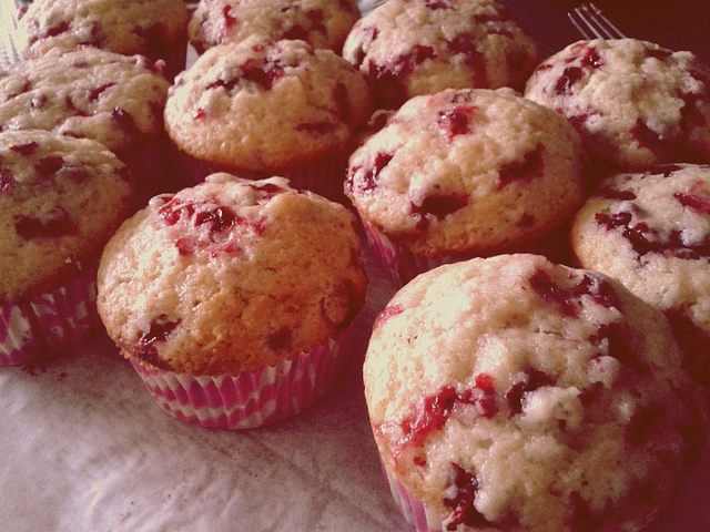 Puolukkamuffinsit / Lingonberry Muffins