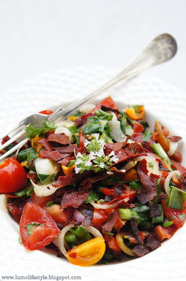 This is how 300 kcal looks like; Spanish tomato salad