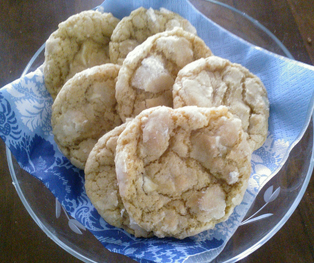 Sitruuna-valkosuklaa cookiet ja feta-pinaattipiirakka