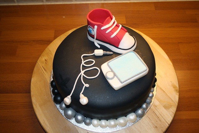 Converse ja Iphone kakku