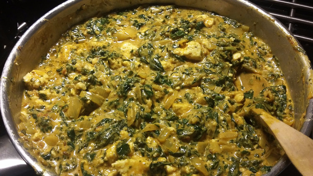 Palak paneer, intialainen juustopinaatti curry