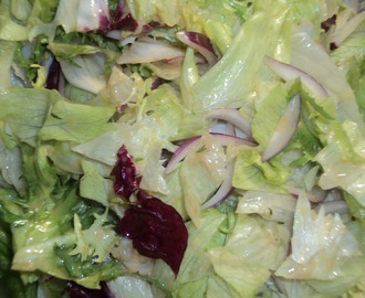 Salaatti ja kastike