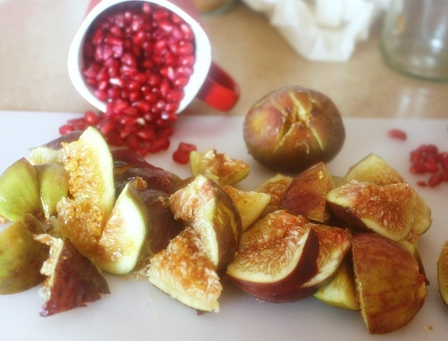 Kardemummainen viikuna-granaattiomenahillo ja hyytelö kahdenlaisesta omenasta