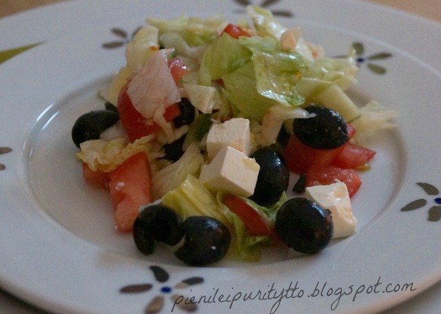 Ateriakokonaisuus: kreikkalainen salaatti + risotto + uunijäätelö