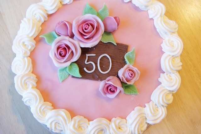 Äitin 50 -vuotis kakku.