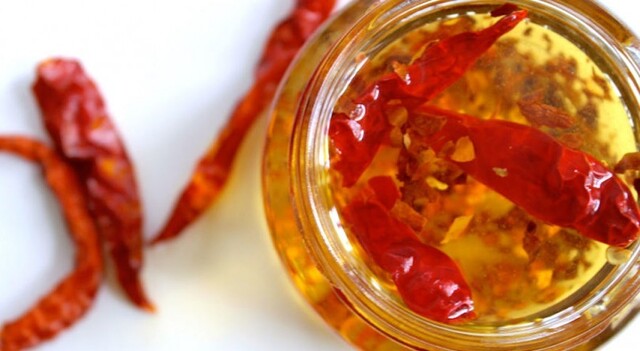 How To Make 10-Minute Homemade Chili Oil