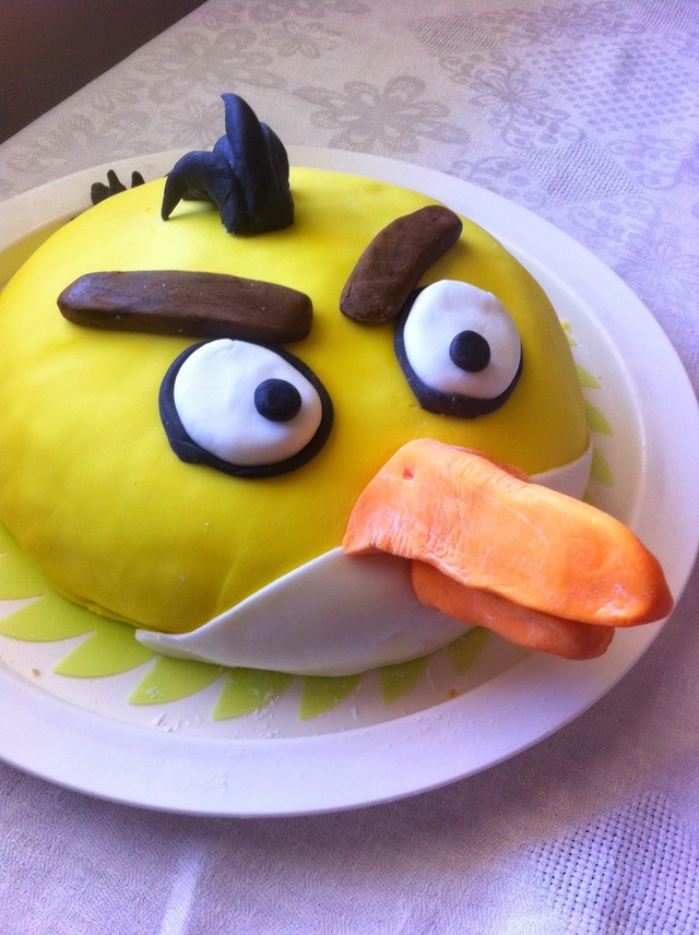 Keltainen Angry birds kakku / Yellow Angry birds cake