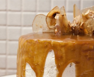 Kinuskikakku praliineilla / Caramel Cake with Pralines