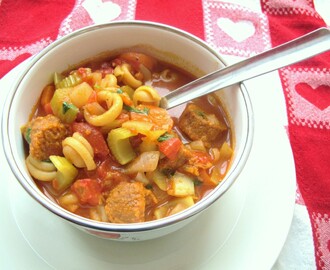 Minestronekeitto vegaanichorizoilla