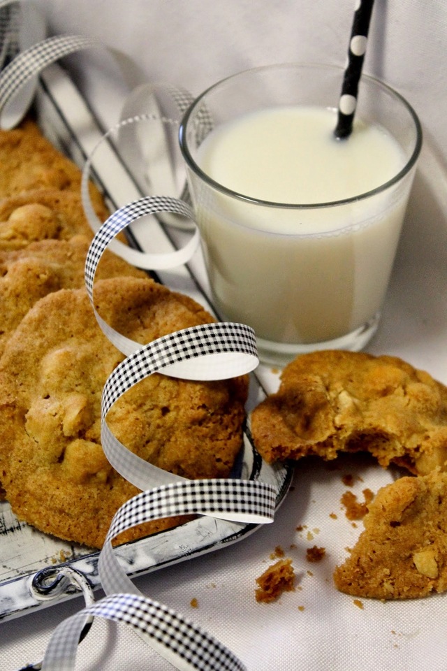 Valkosuklaa-macadamia cookies