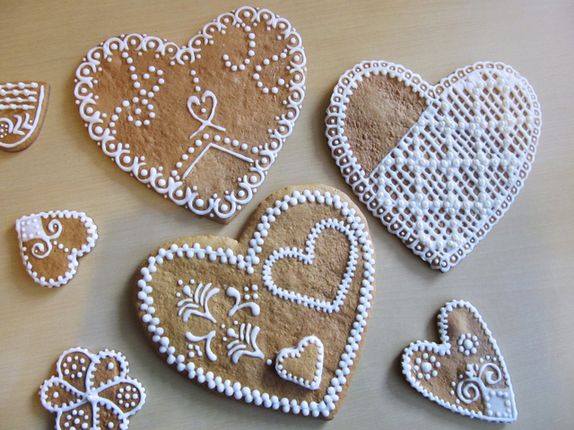Piparkakkujen koristelu – Decorating Gingerbreads