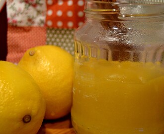 Lemon curd eli sitruunatahna