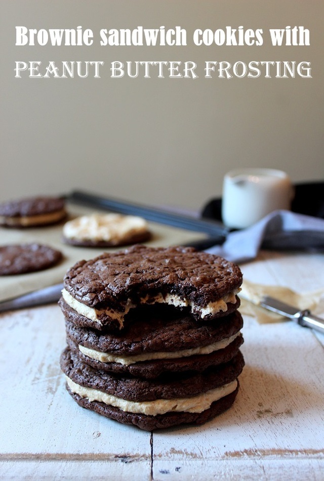 Browniekeksit maapähkinävoitäytteellä