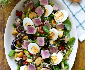 Salad Nicoise - vähän parempi Nizzan salaatti ja Meinklang Grüner Veltliner