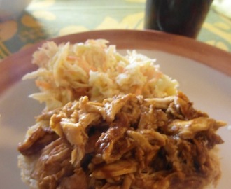 Pulled chicken eli ylikypsä kana barbeque-maustein