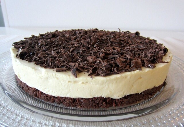 Valkosuklaa-Baileys juustokakku/ White Chocolate-Baileys Cheesecake (24cm)