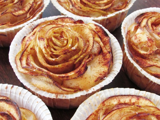 Mini apple rose pies
