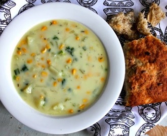 Täyteläinen maissikeitto (Corn chowder)