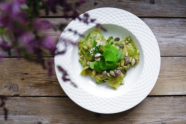 Gluteenitonta pastaa villivihanneksien kera | Gluten free pasta with wild herbs