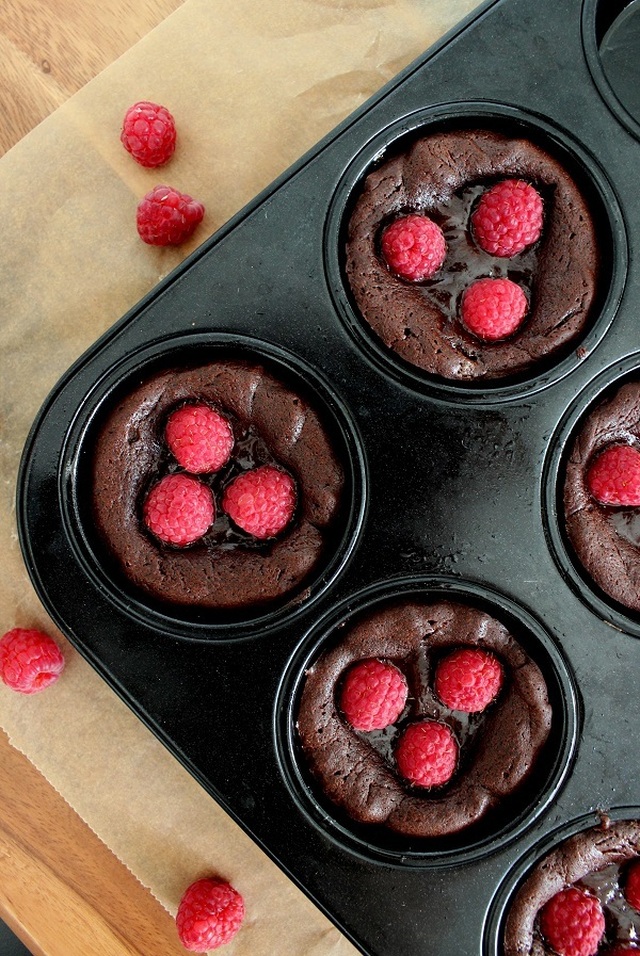 Molten chocolate cakes with raspberries