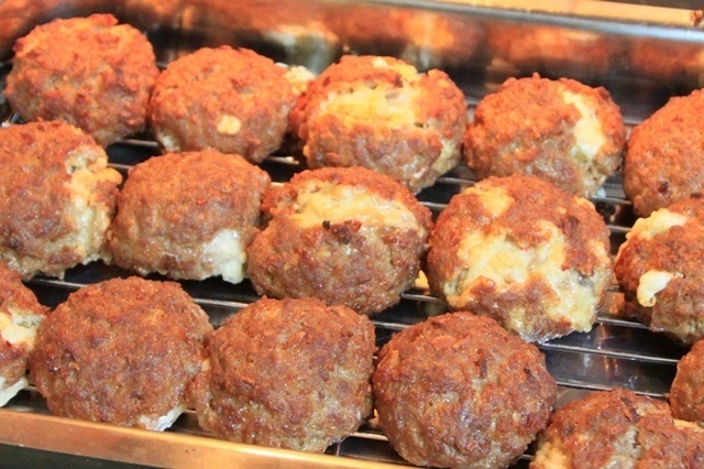 Stuffed meatballs (Täytetyt Lihapullat)