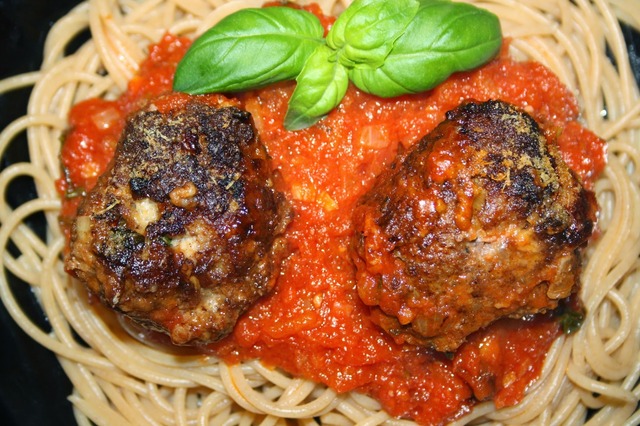 Italialaisen mamman lihapullat tomaattikastikkeessa