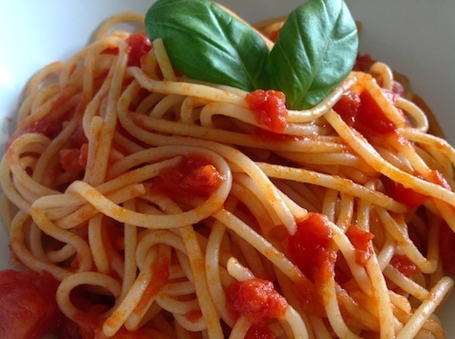 Perusasioiden äärellä - Italialainen tomaattikastike