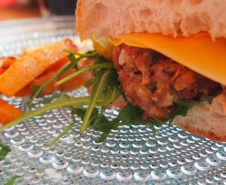 Chorizolihapullaburgerit – miten mahtaa käydä tavallisille hampurilaispihveille?