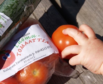 Luomu tomaattia ja kurkkua naamariin luonnon antimien kanssa