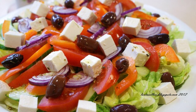 Kreikkalainen salaatti (vege) - Kreeka salat (vege)