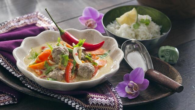 Thaimaalainen lihapullacurry