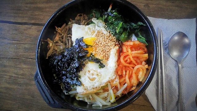 Bibimbap - lihalla, munalla, kalalla, kuumana, kylmänä...